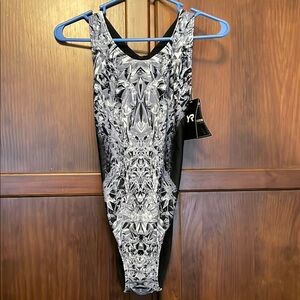 TYR Maxfit Lycra Swimsuit NWT Size 38